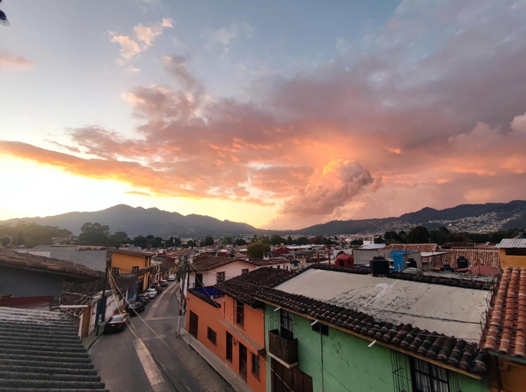 Auberge de jeunesse Casa Satoshi à San Cristóbal de Las Casas Extérieur photo